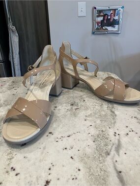 ECCO Beige Patent Leather Block Heel Sandals SZ 41